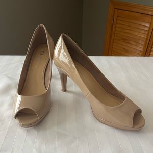 CL by Laundry woman’s nude high heel shoes sz. 10 US